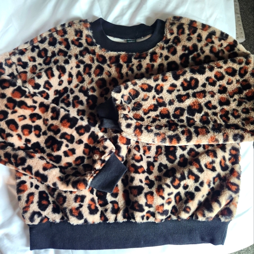 Fuzzy leopard pullover